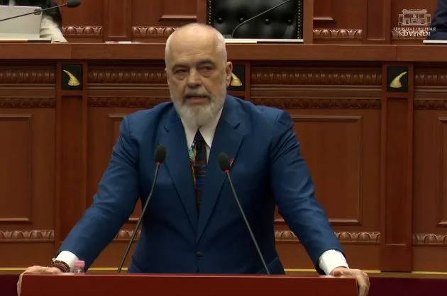 Rama shfrenon gjuhën në Kuvend për deputetët e opozitës: Mbetët kashtë e ko*e!