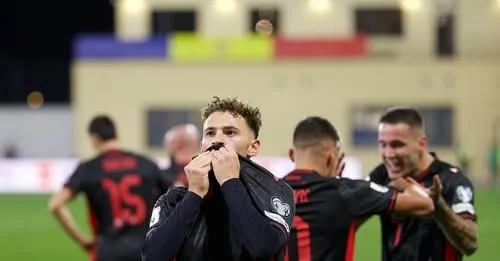 RENDITJA/ Kualifikim historik i Shqipërisë, kuqezinjtë fluturojnë drejt gjysmëfinales së “play off”. Ja si pozicionohen skuadrat