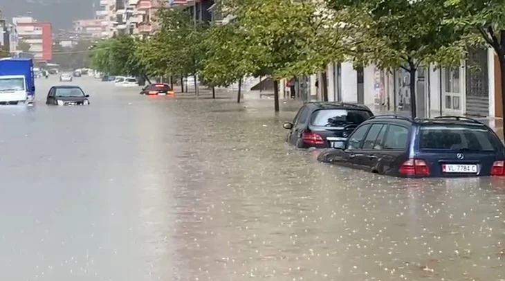 Reshje intensive, shtrëngata dhe dëborë, institucionet thirrje për kujdes gjatë javës në vijim, ja zonat që preken