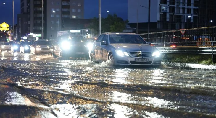 Reshjet e dendura të shiut, si paraqitet situata në qarkun e Vlorës