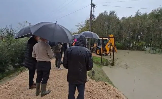 Reshjet e shiut në Fier/ Prurjet e lumit Seman përmbytin dhjetëra hektarë tokë dhe 40 puse nafte