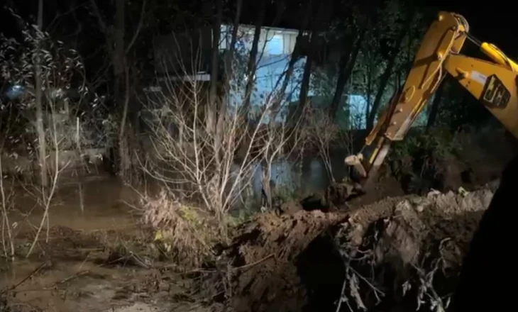 Reshjet e shiut rëndojnë situatën në Maliq, fshati Sheqeras rrezikon të përmbytet