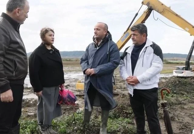 Reshjet intensive vënë në rrezik argjinaturën e lumit Drojë