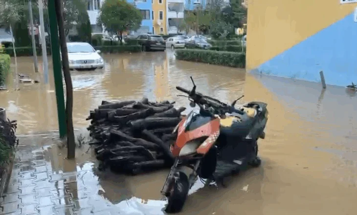 Reshjet në Lezhë, përmbytje në disa lagje, probleme dhe me energjinë elektrike