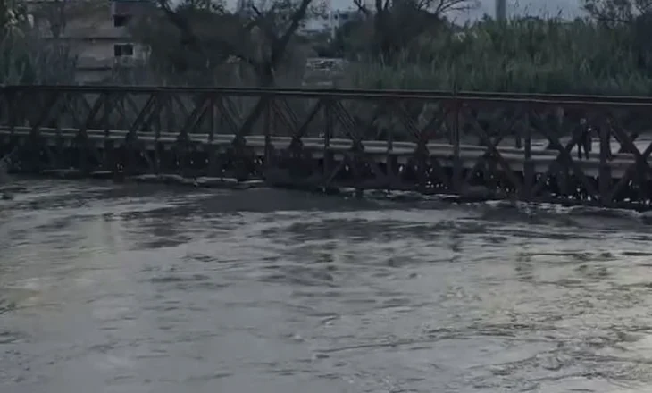 Reshjet shkaktojnë përmbytje dhe evakuime, MM: Osumi në rrezik, prurjet e Vjosës në vëzhgim