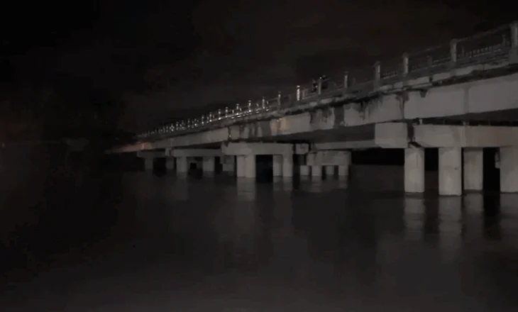 Rrezik përmbytjeje në Vjosë, kuota arrin 8 metra, kapaciteti mbi maksimalen