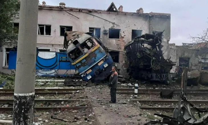 Rriten sulmet ruse ndaj hekurudhave ukrainase, qytetarët dhe transporti ushtarak në rrezik