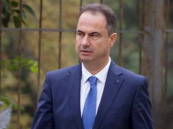 Rroftë uniteti SHTET-PARTI-KRIM