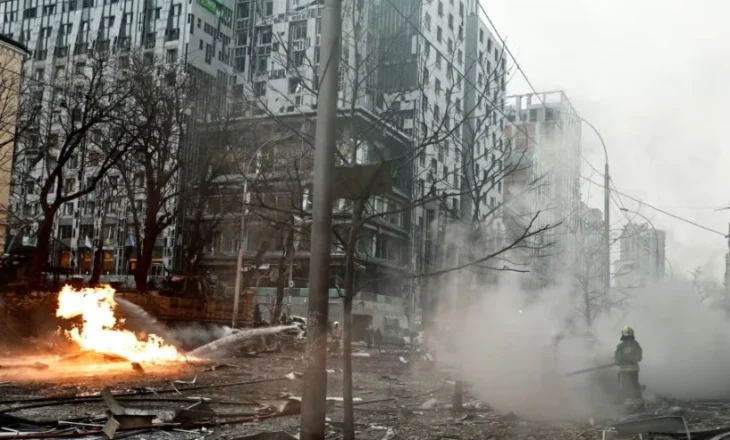 Rusia bombardon dy ndërtesa në Ukrainë, vriten 23 persona, mes viktimave tre fëmijë