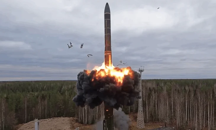 Rusia i bën thirrje SHBA-së të qartësojë “sinjalet kontradiktore” për testimet bërthamore