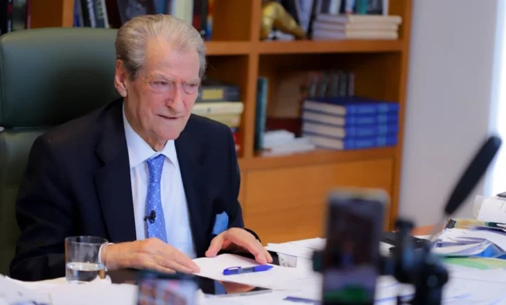 “Sa do të zgjasë protesta? Apo një xhiro dhe mbaroi?”- Berisha sqaron skenarin: Do hapim foltore