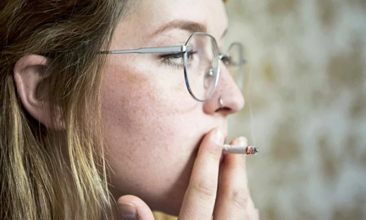 Sa të varur janë nga nikotina, studentët në profesionet e shëndetësisë dhe infermierisë?