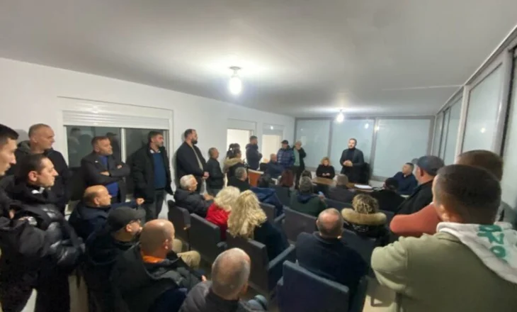 Salianji thirrje qytetarëve t’i bashkohen protestës para kryeministrisë: Korrupsioni ka përmbytur qeverinë