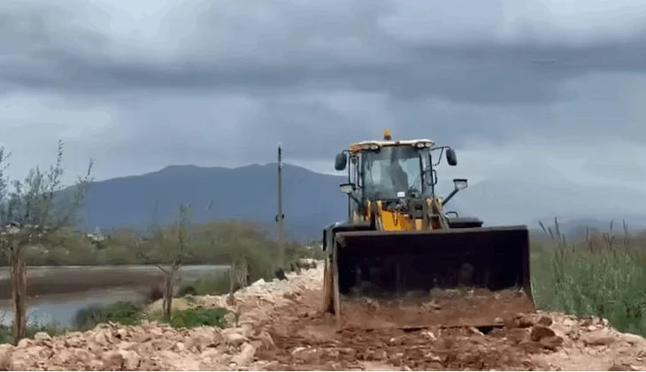 Sarandë, vazhdojnë punimet për riparimin e argjinaturës në Çukë