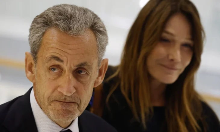 Sarkozi reagon për herë të parë pasi doli nga burgu, ish-presidenti: Fundi i historisë mbetet për t’u shkruar