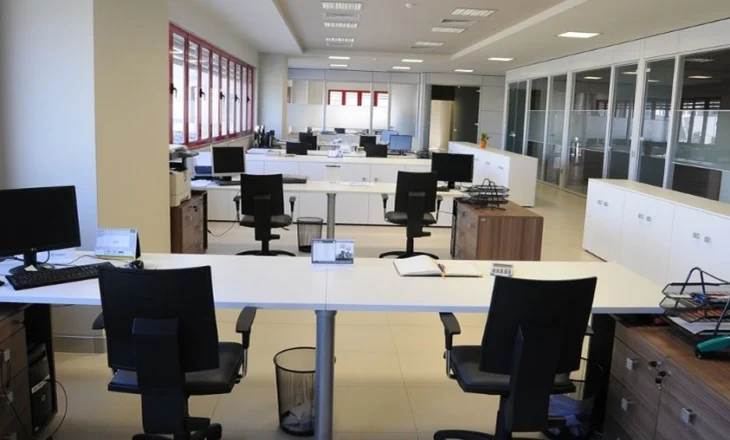 Sefa shpjegon kur do të rriten pagat e administratës publike, ja çfarë do të përfitojnë punonjësit