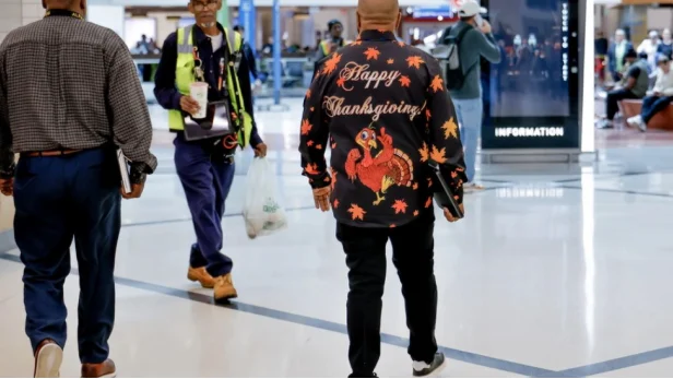 Sekretari i Transportit në SHBA bën apelin e pazakontë për udhëtarët