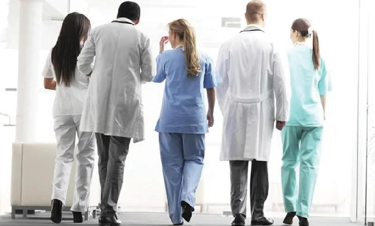 Sektori i shëndetësisë në rrezik, 30% e mjekëve shqiptarë emigruan në Gjermani