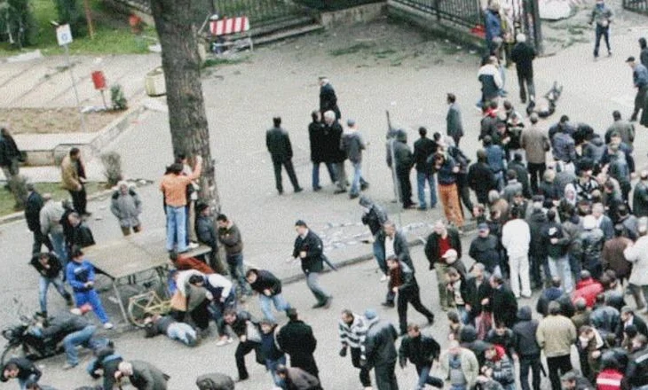 “Sekuestrova armët e grupit të zjarrit”- Ish prokurori për 21 janarin: Mblodha gëzhojat, probleme pati me urdhrat e ndalimit