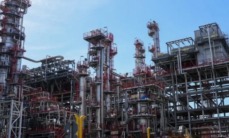 Serbia në krizë nafte për shkak të sanksioneve të SHBA kundër kompanisë NIS, REL: Çmimet mund të rriten, rezervat zgjasin vetëm 10 ditë