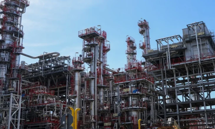 Serbia në krizë nafte për shkak të sanksioneve të SHBA kundër kompanisë NIS, REL: Çmimet mund të rriten, rezervat…