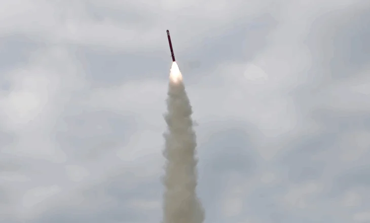 Seuli: Koreja e Veriut ka lëshuar një raketë balistike