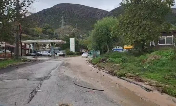 Shembet ura në Jezull, fëmijët mbeten pa shkuar në shkollë. Bllokohen disa fshatra në zonat malore të Mirditës