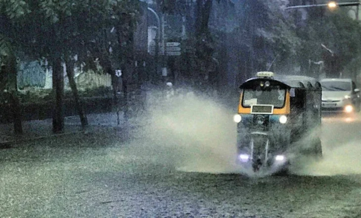 “Shi që bie një herë në 300 vjet”/ Reshje masive, paniku “pushton” Tajlandën