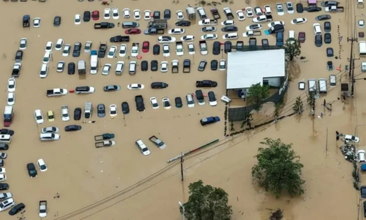 Shira një herë në 300 vite/ “Zhduket” nën ujë Tajlanda, përmbytje shkatërruese në gjithë Azinë Juglindore (Video)