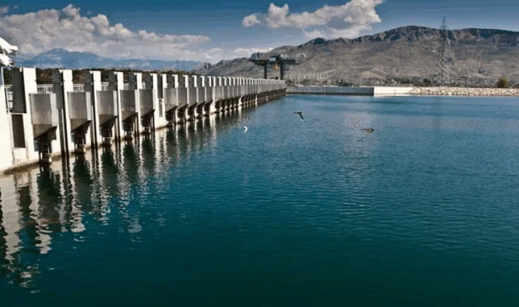 Shiu mbush Kaskadën e Drinit, KESH thirrje banorëve për kujdes