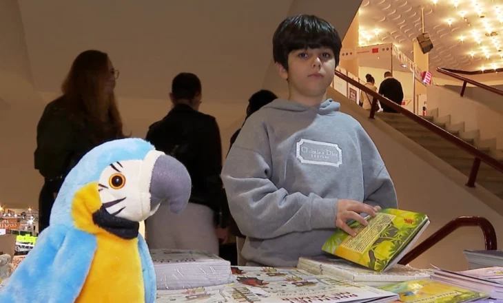 Shkrimtari 9-vjeçar në panair/ Prezantohet përralla me titull “Ragi dhe muzika e pyllit”, me autor Andrei Agasi