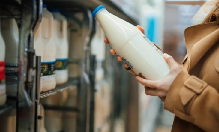 Shoqata e Përpunuesve të Qumështit kërkon unifikimin e TVSH-së, 10% në blerje dhe shitje