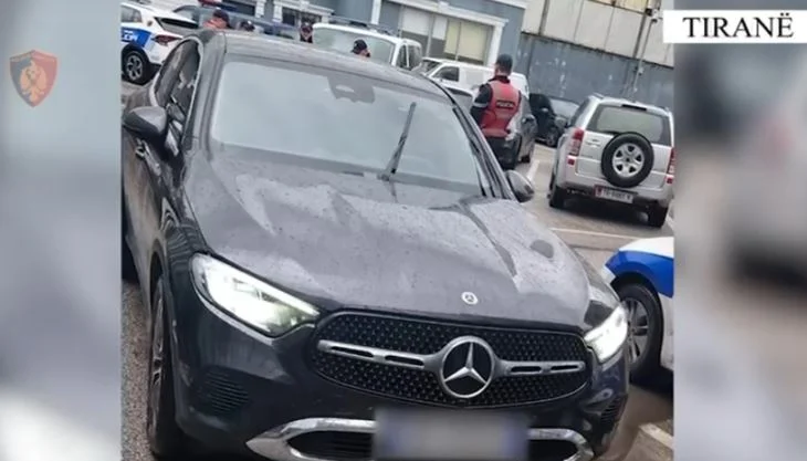 Shpallen në kërkim dy persona/ Trafikonin automjete luksoze të vjedhura nga Italia në Shqipëri autoritetet informojnë..