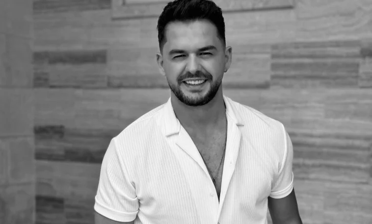 Shpat Kasapi, një zë që shoqëroi brezat. Rikthimi televiziv që mbeti i parealizuar