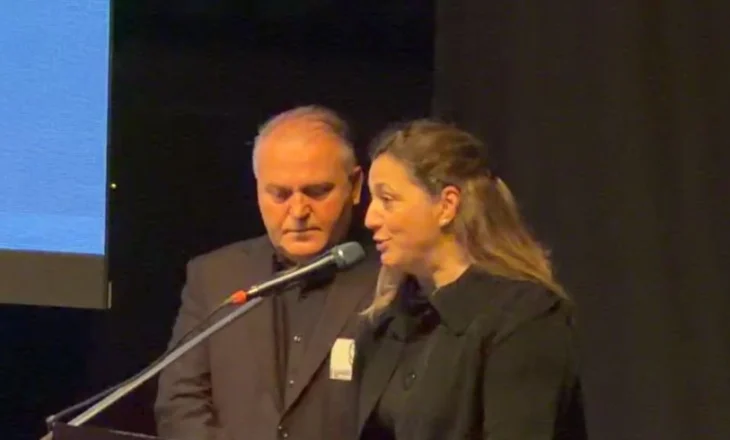 “Shpat, shpirti i motrës”/ Ceremonia mortore, me lot në sy emocionon e motra: Amanetin për Roelin, do ta përmbush