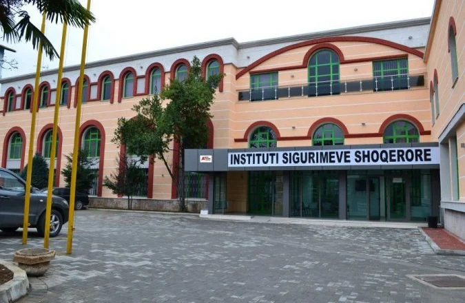 Shpërndarja e bonusit të fundvitit për pensionistët nis më 1 dhjetor/ Kreu i ISSH jep lajmin e mirë: Përfitojnë edhe ata që..(VIDEO)