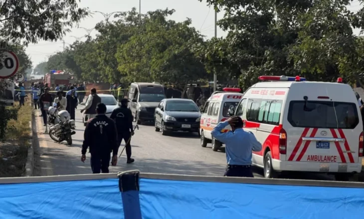 Shpërthim jashtë një gjykate në Pakistan, 12 të vdekur dhe dhjetëra të plagosur 