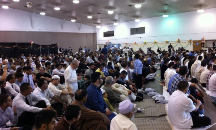 Shpërthime të shumta tronditin xhaminë në një shkollë fetare indoneziane, mbi 50 të plagosur