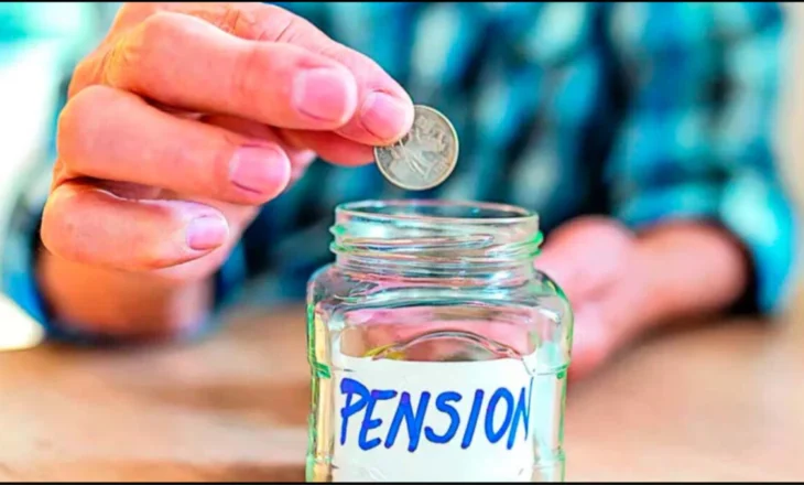 Shqipëria përballet me një krizë të thellë pensionesh, si 30 vite keqmenaxhim dhe mungesë formalizimi kanë lënë…