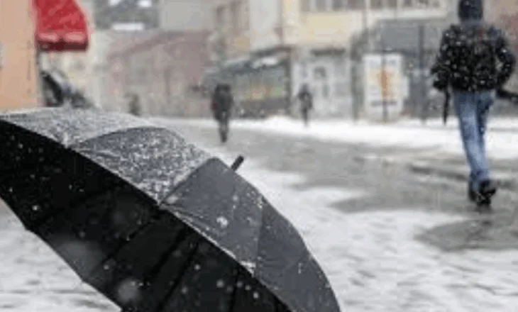 Shqipëria përgatitet për stuhi: Rrezik për reshje të dendura dhe dallgë deti