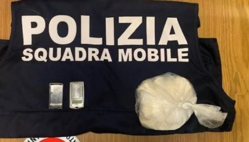 Shqiptari kapet me kokainë të fshehur në të brendshme, zhduket pasi Prokuroria e la të lirë