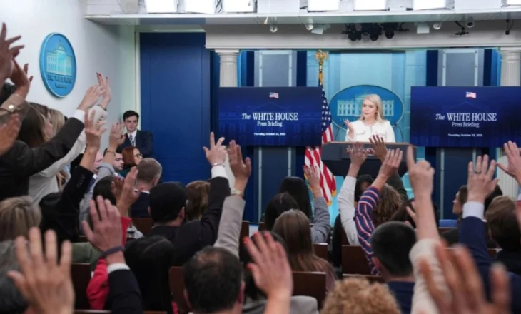 Shtëpia e Bardhë vendos rregulla të reja për gazetarët, kufizon aksesin e tyre në zyrat e zyrtarëve të lartë të komunikimit