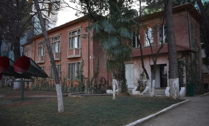 “Shtëpia me Gjethe”, kujtesa e heshtur e dhunës së diktaturës (video)