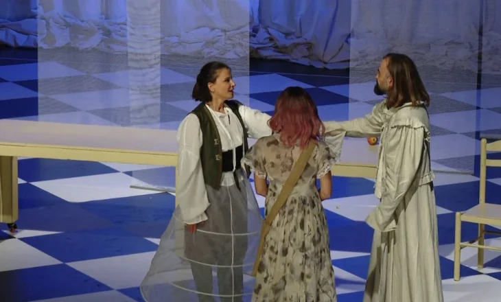 “Si ta doni”/ Komedia shekspiriane, premierë në Teatrin Kombëtar nga regjisori amerikan John Blondell