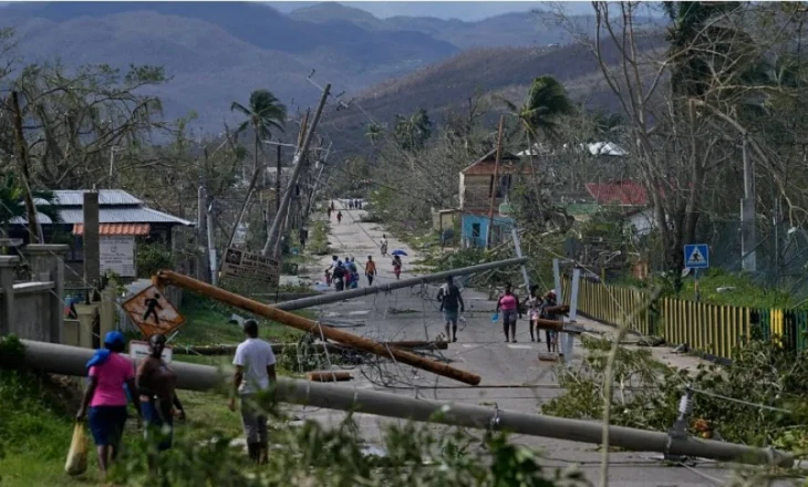 Si të siguroheni që jeni të mbuluar nga sigurimi i udhëtimit nëse moti ekstrem ju godet në udhëtim