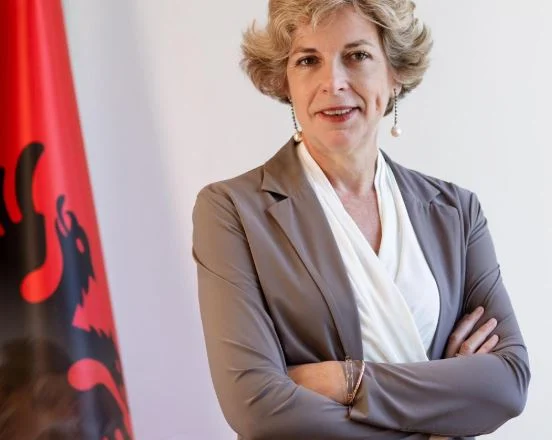 Si u ble Spitali Amerikan nga Soros dhe si po e shpërblen sot Evis Sala shefin e mamasë me zgjatjen e koncesionit të…