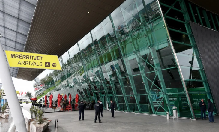 “Siguria në aeroporte është në pikëpyetje”, gazetari habit me deklaratën e tij: Kanë tentuar të na rrëmbejnë mua dhe..