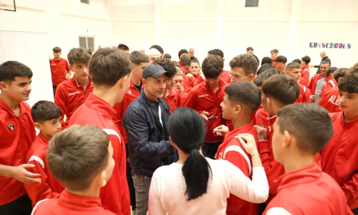 Silvinjo viziton “Elite Youth Academy” dhe motivon të rinjtë: Kam qarë, por s’u dorëzova