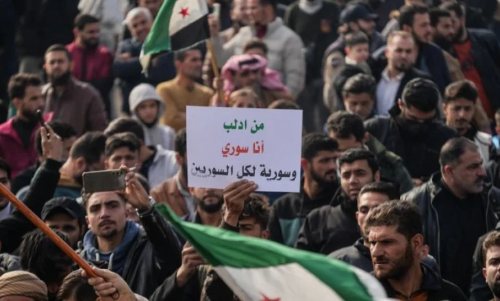 Sirianët festojnë përvjetorin e betejës kundër ish-liderit al-Assad