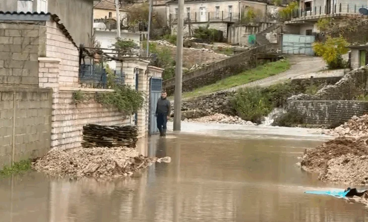 Situata nga reshjet e shiut, Ministria e Mbrojtjes: Prani uji në disa banesa dhe bllokim të disa rrugëve. FA dhe strukturat civile, në terren